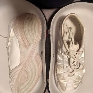 Nfinity Evolution cheer shoes size 8